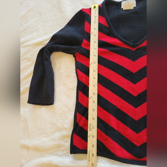 IZ Buyer California V Neck Sweater in Red and Black Stripe mid sleeves. Size L - Picture 7 of 7